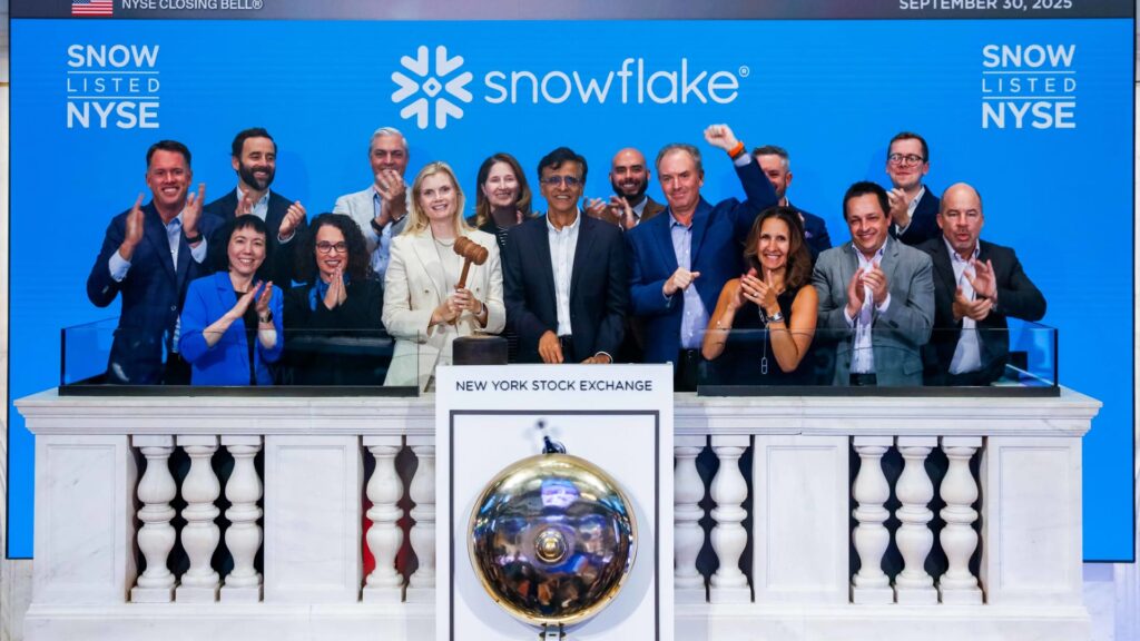 Snowflake stock surges 37% on AI frenzy, fueling software rally