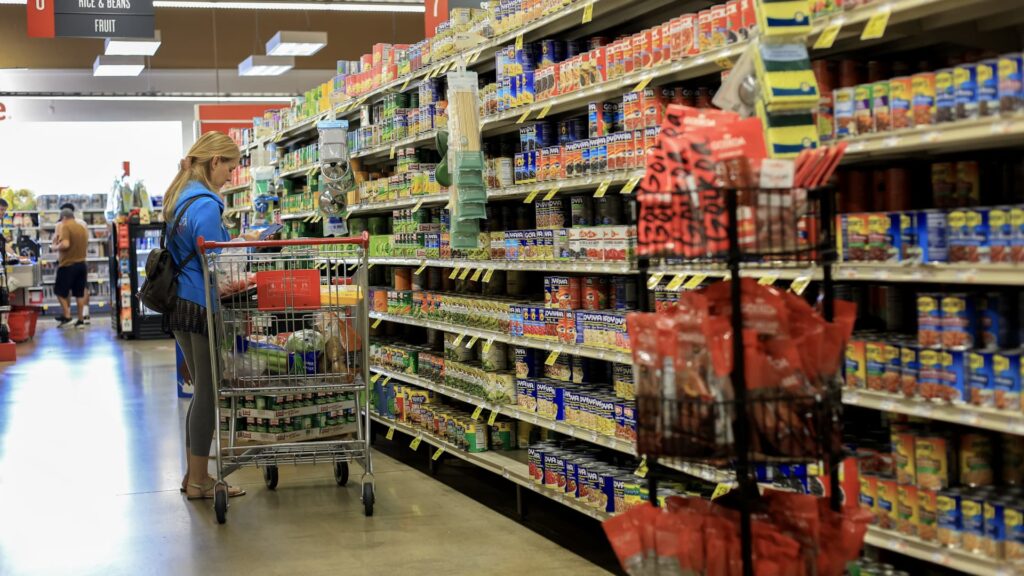 New York Fed: Food insecurity worsens amid ‘K-shaped’ economic divide