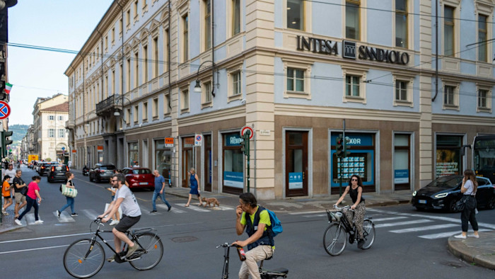 Italy’s biggest bank explores bid for Spanish wealth manager