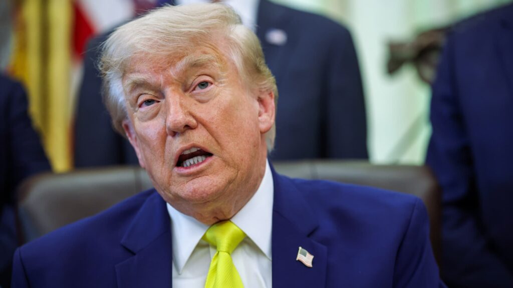 Trump booed at Madison Square Garden before Knicks, Spurs finals game