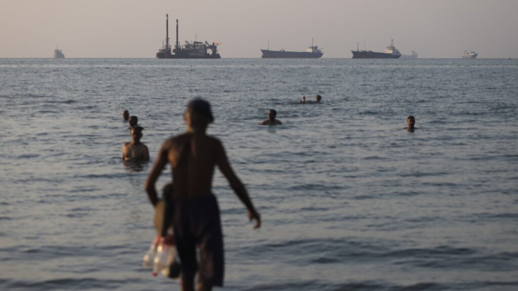 Oil tanker CEO sees Hormuz traffic quickly increasing on U.S.-Iran deal