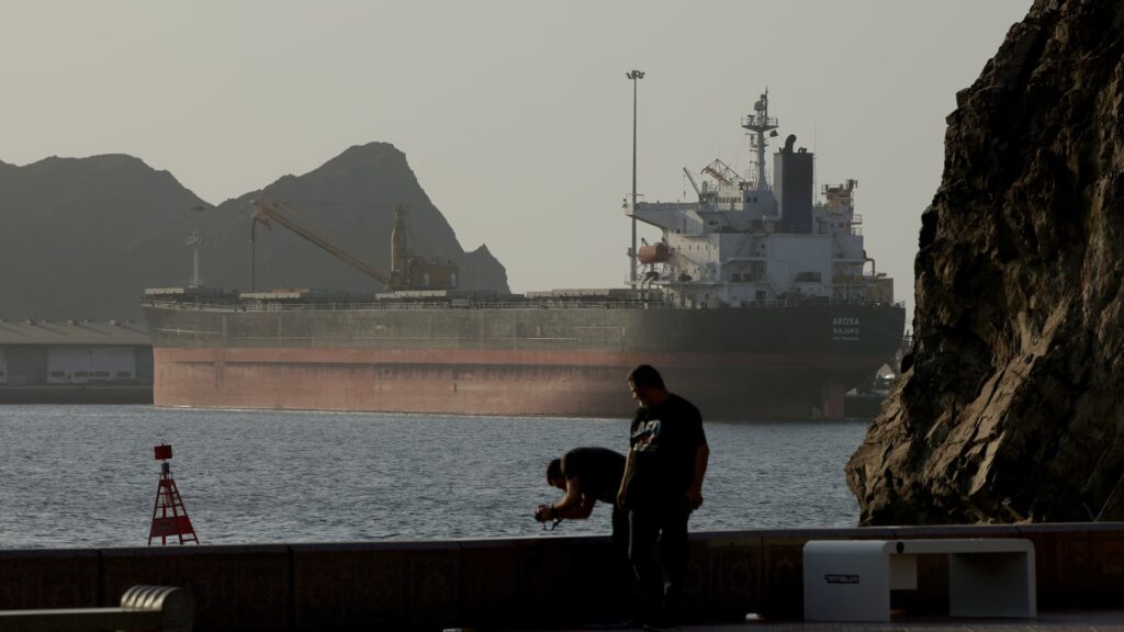 Saudi supertankers cross Strait of Hormuz after Iran deal