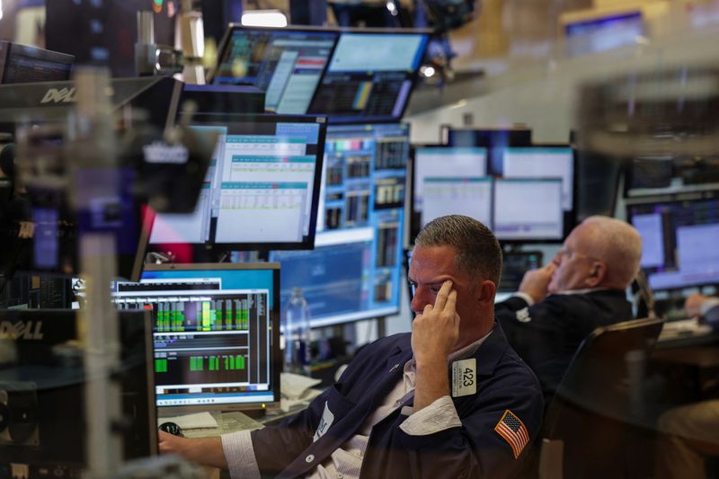 Hedge funds loaded up on equities ahead of sharp Friday drop By Investing.com
