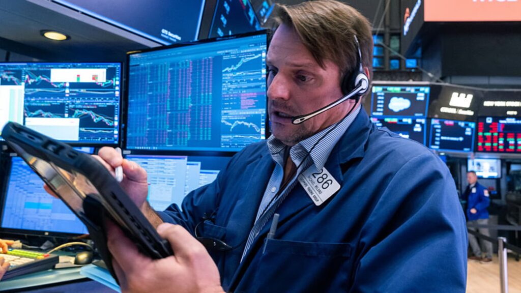 As the S&P 500 sells off, traders eye key ‘risk pivot’ level