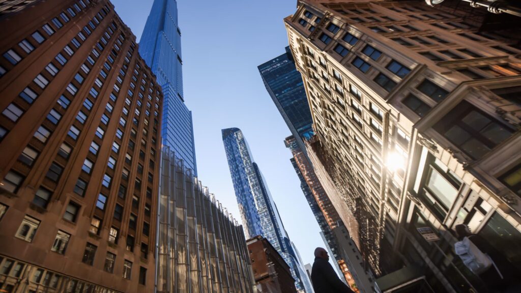Manhattan luxury real estate sales hold firm