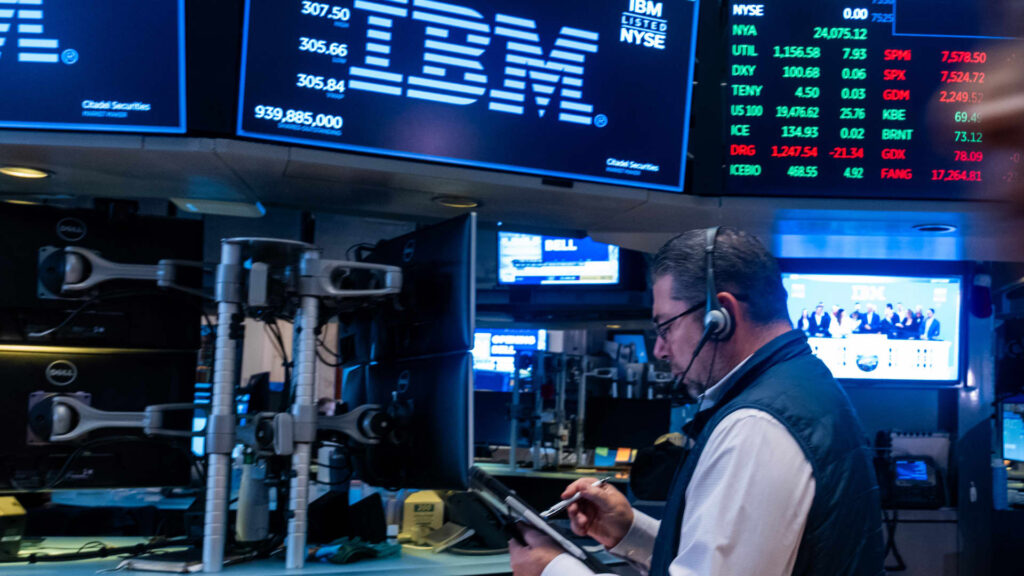 A crowded tech trade is starting to unwind. Charts suggest two stocks to play the move