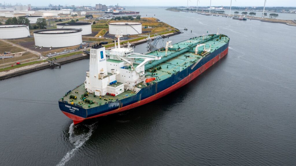 Strait of Hormuz traffic: renewed U.S.-Iran conflict chokes Hormuz