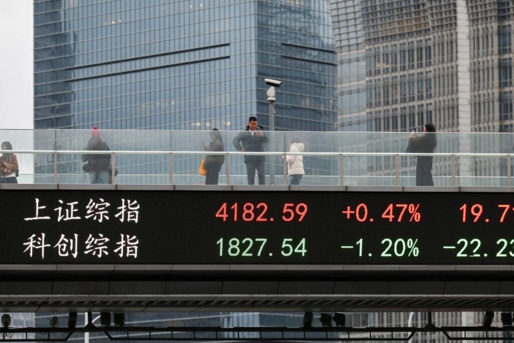 Wall St rallies on chip stocks recovery; earnings draw focus By Reuters