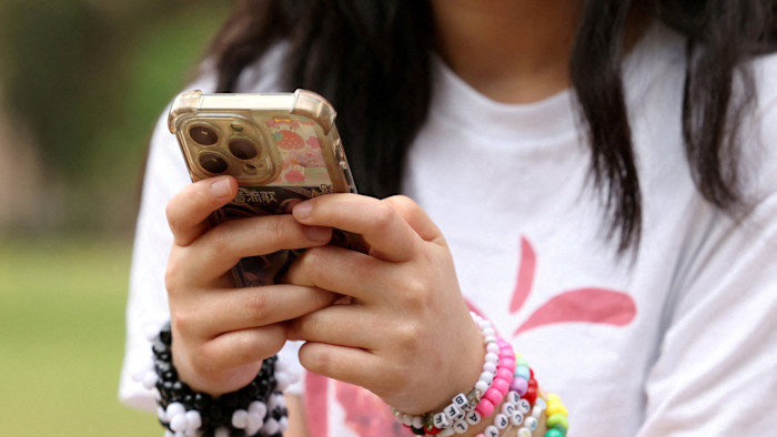 EU warns Meta over Facebook and Instagram’s addictive feeds