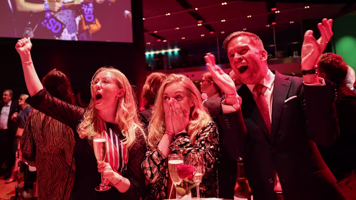 Sweden’s left on course to retake power