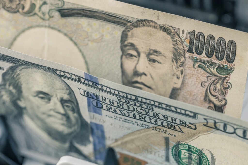 USD/JPY Major Bearish Reversal Below 200-Day MA